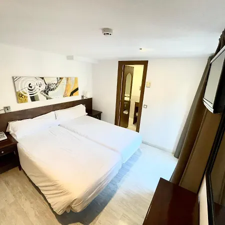 Aston Hotel 3*