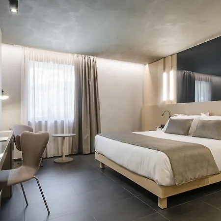 Metropolis Hotel
