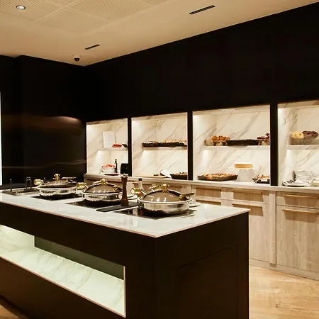 Grand Plaza & Wellness Hotel 5*