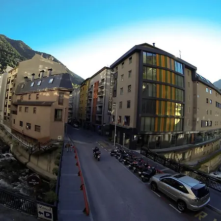 Metropolis Hotel