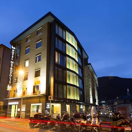 Metropolis Hotel 4*
