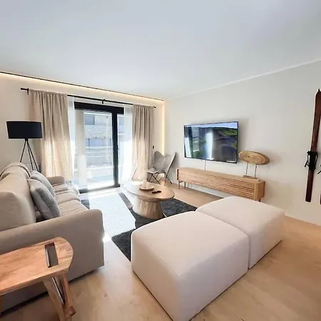 Atico Duplex De Lujo - Clasificacion 5 Estrellas - 8pax - A Pie Del Centro - 2 Parkings L By Bonesvacances Apartment *