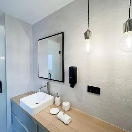 Atico Duplex De Lujo - Clasificacion 5 Estrellas - 8pax - A Pie Del Centro - 2 Parkings L By Bonesvacances * Andorra la Vella