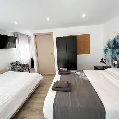 Apartment Casco Antiguo, Balcon Vistas, 10pax - 3parkings L By Bonesvacances *