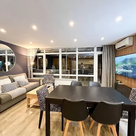 Apartment Casco Antiguo, Balcon Vistas, 10pax - 3parkings L By Bonesvacances *
