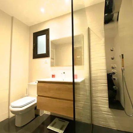 Callaueta, Centro Comercial Apartment *